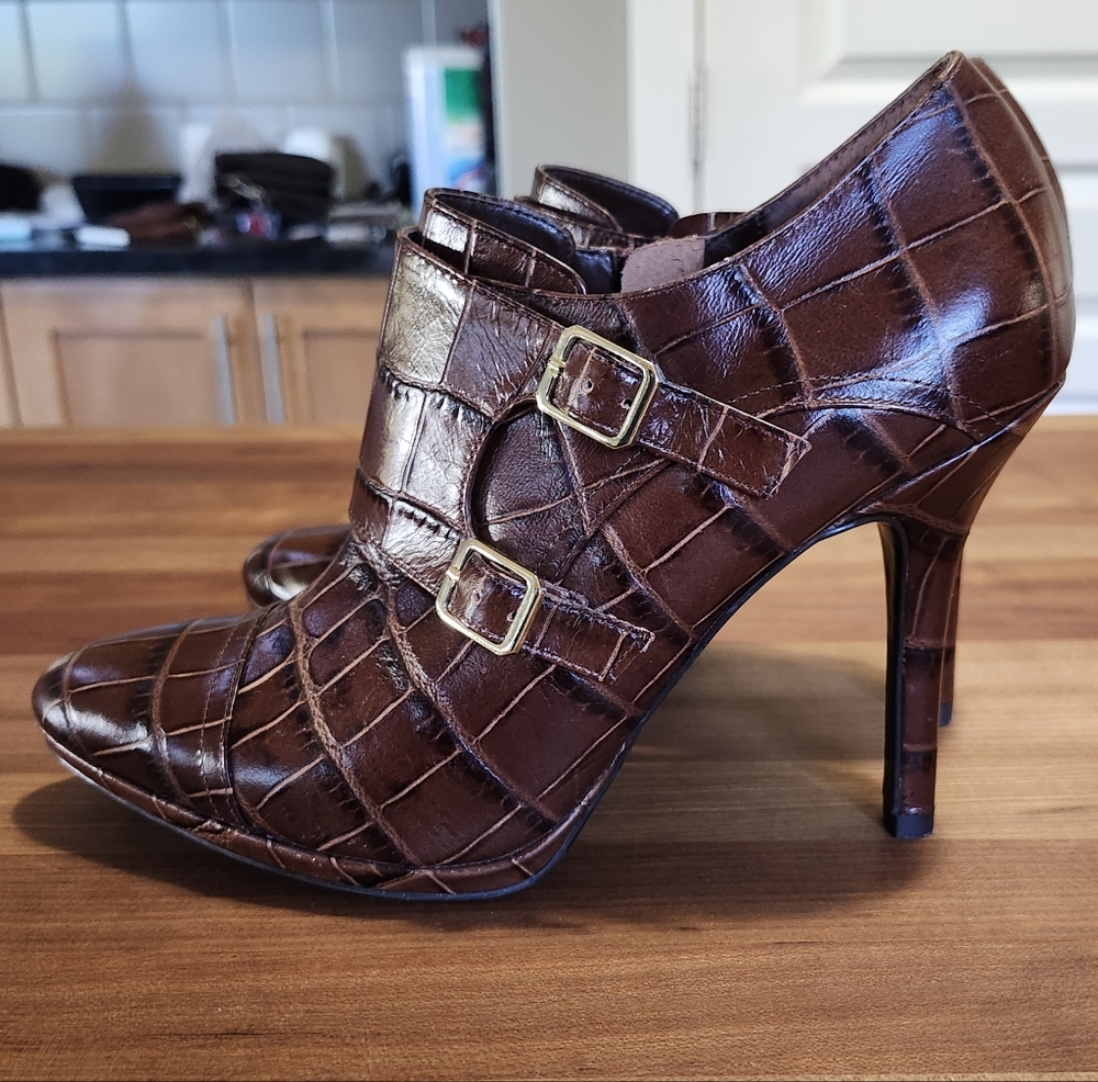 Ralph Lauren Latisha Dark Brown Crocodile Heels. Size 8. FINAL PRICE DROP!
